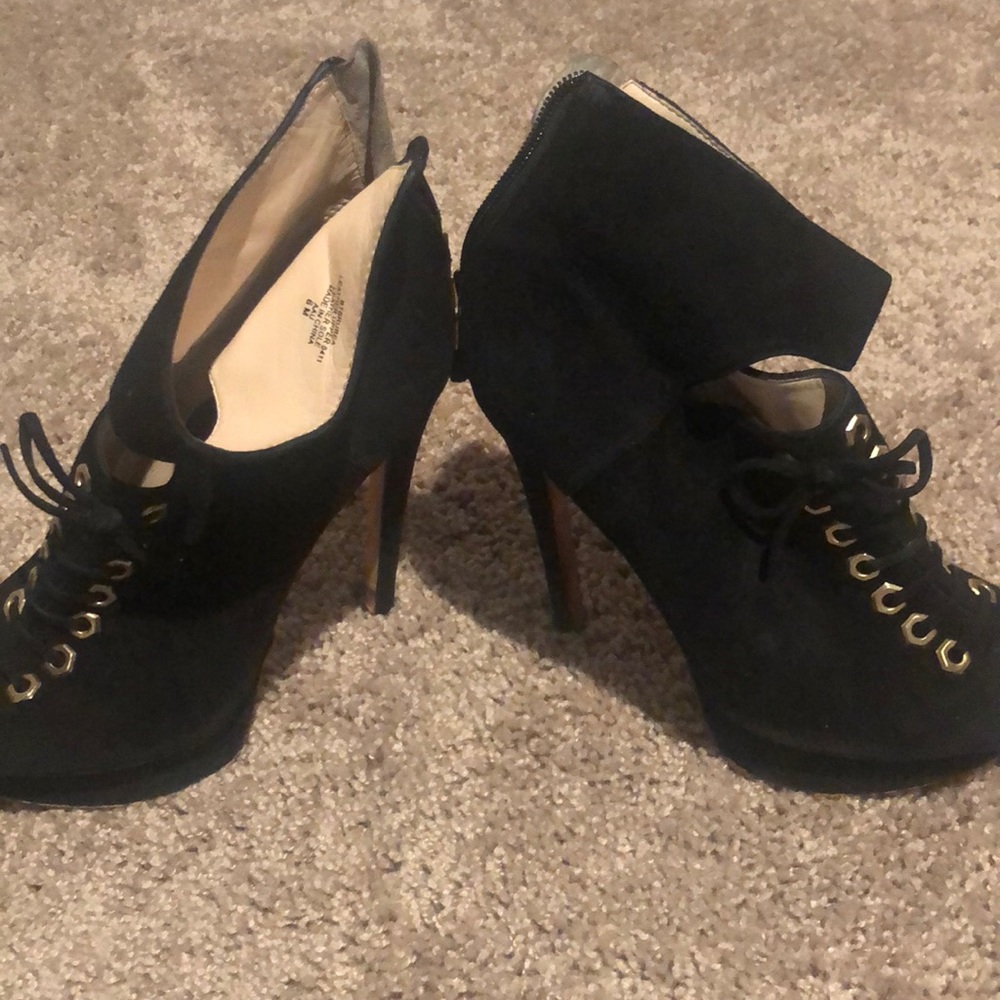Heels - Picture 2 of 6